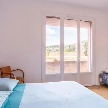 Spacious And Bright 85 M Near Downtown * Hyeres
