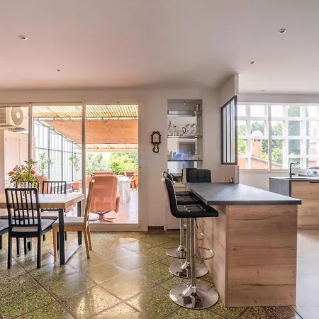 Spacious And Bright 85 M Near Downtown *