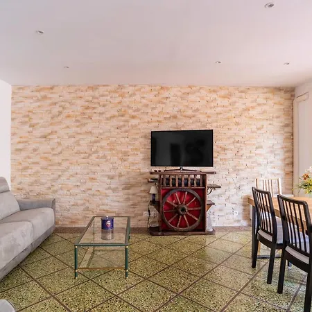 Spacious And Bright 85 M Near Downtown Hyeres