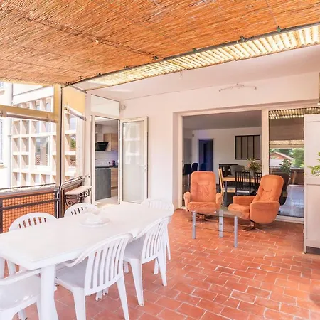 Spacious And Bright 85 M Near Downtown * Hyeres