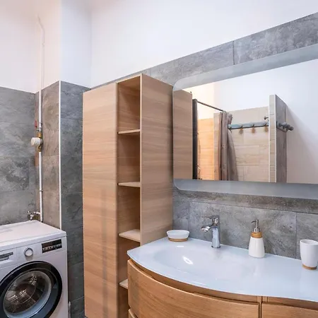 Spacious And Bright 85 M Near Downtown * Hyères